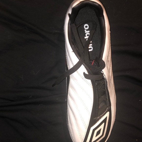 Soccer cleats - Picture 2 of 5